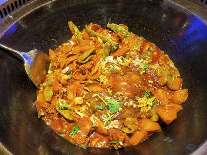 山河屯铁锅炖(劲松店)-"东北菜就是实在,一大锅乱炖吃着超级香.我.