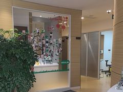 -瑞尔齿科(上海长风大悦城店)