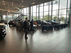 -成都中升之星奔驰4S店