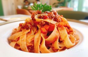 Classic Bolognese Meat Sauce Pasta