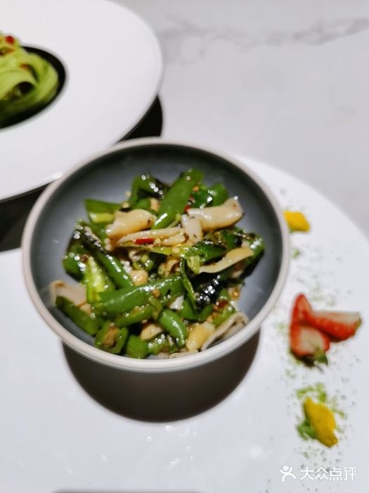 上上瓷·艺境川菜(IFS旗舰店)烧椒鹅肠图片
