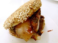 夹肉烧饼-老磁器口豆汁店(天坛店)