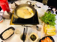 -鲜入围煮花胶鸡海鲜火锅