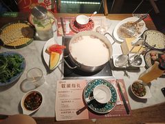 -尚尚仙·酸汤猪手·猪肚鸡火锅(华联万柳购物中心店)