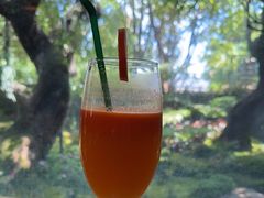 -Chom Cafe and Restaurant