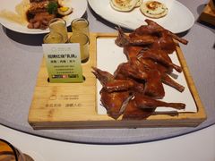 招牌红烧乳鸽-汤城小厨•粤菜•靓汤(苏州街店)