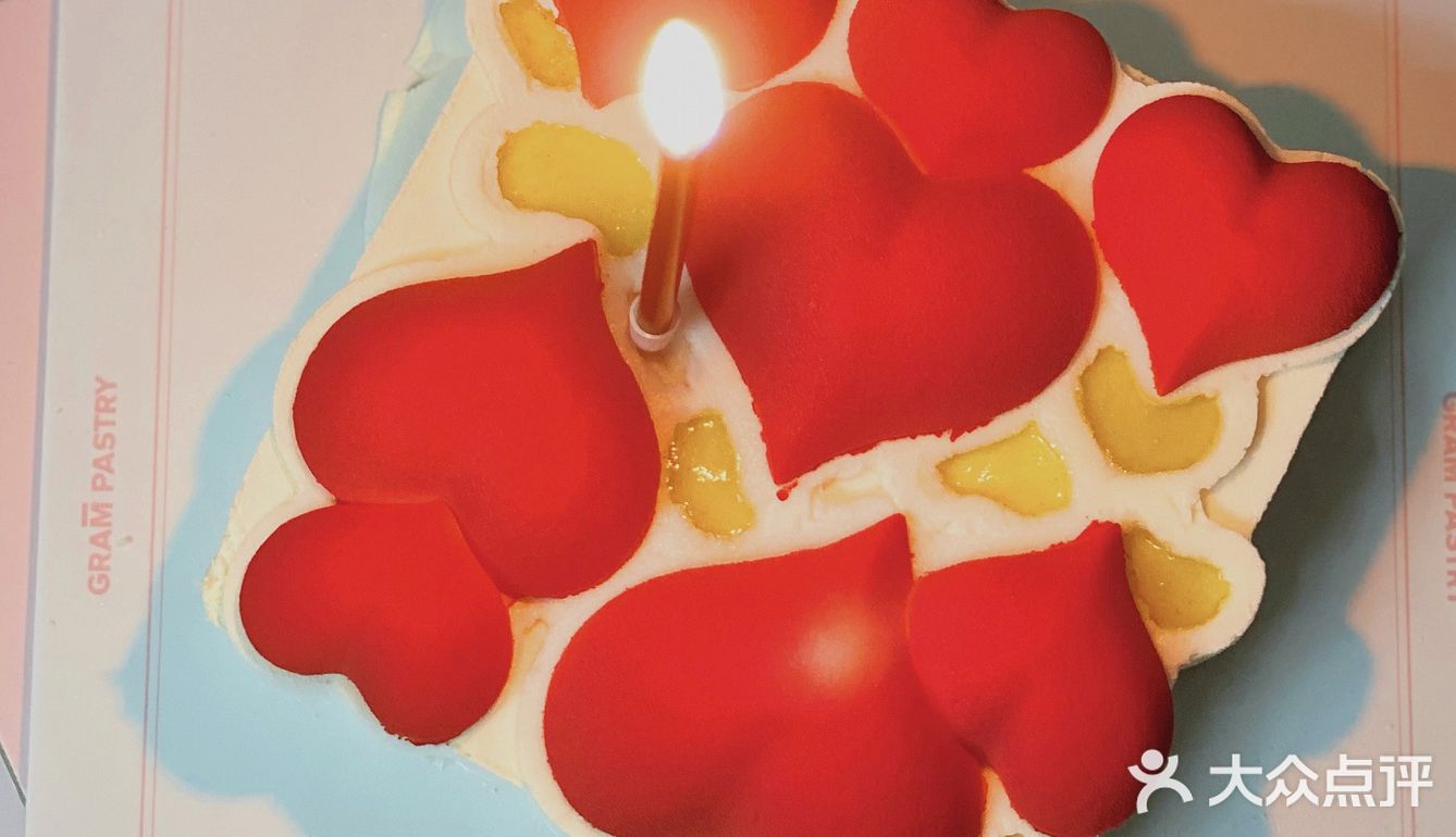 在武汉拿了一克甜品，随后买了一张高铁票