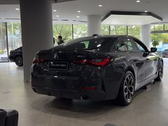 -上海宝信宝马4S店