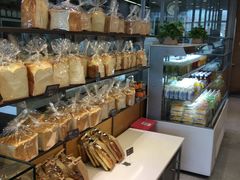 面包甜点陈列柜-面包新语(上地华联店)