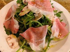 芝麻菜沙拉配风干火腿-羽深肉铺 Steak & Wine
