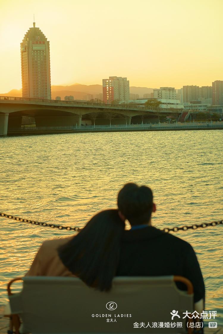 了👑这就是我想要的纪实氛围感婚纱照 风格:桥河边氛围感电影感拍摄