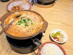 苗家酸汤豆米肥牛钵-俏凤凰(美林M·LIVE天地东座店)