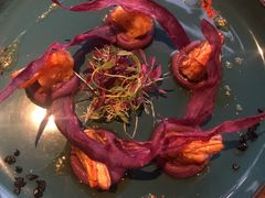 煎虾配紫薯泥薯片及姜味柠檬汁-AZUL by FUEL蓝色·法式酒馆(琶醍店)