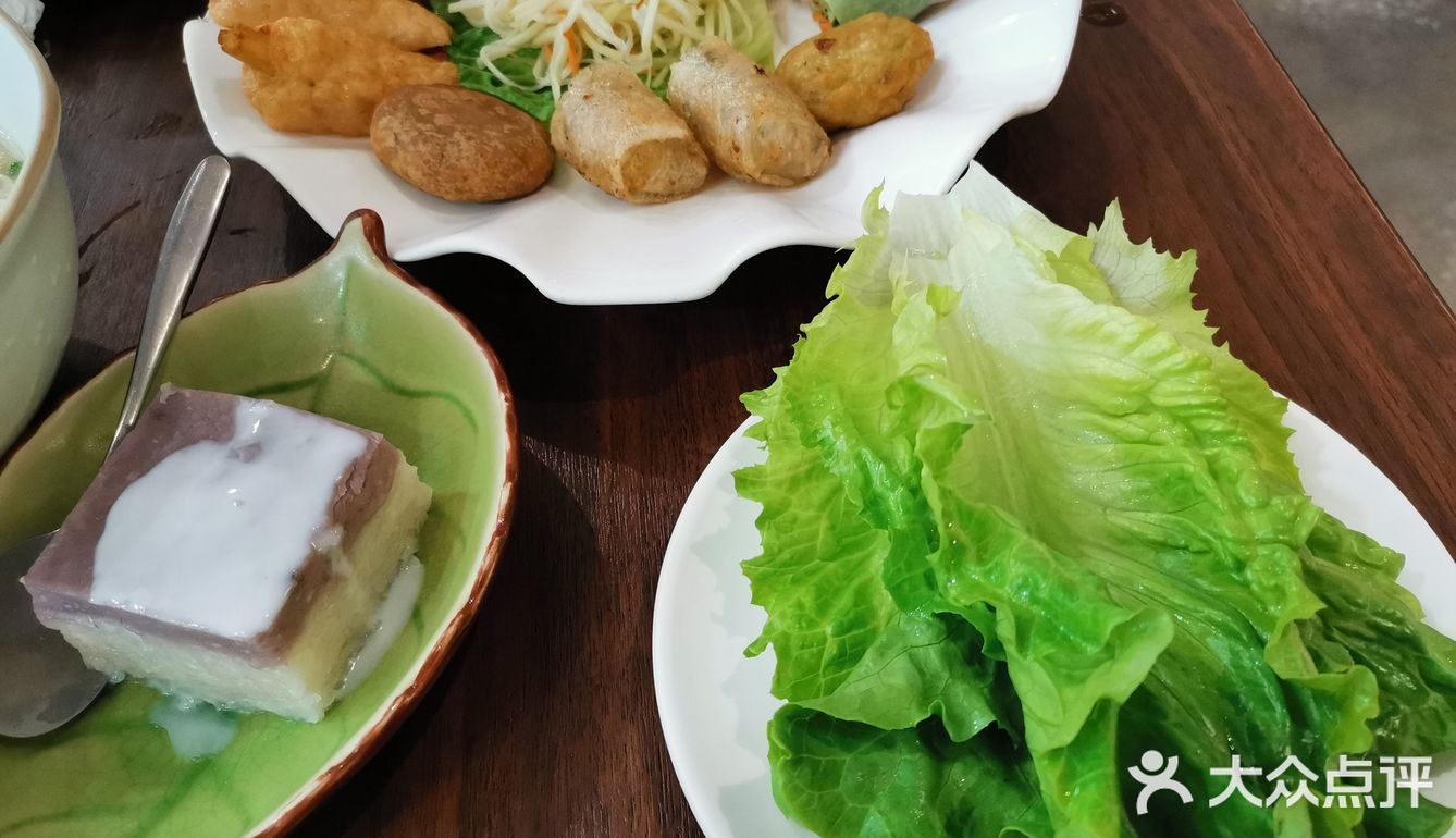 第一次尝试越南菜，在珠江路金鹰，位置很好找