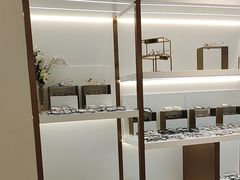 -J-Optical佳视明眼镜·蔡司视觉(青岛金茂览秀城店)