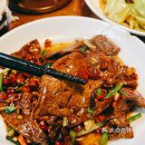 非常火的湘菜馆子，饭点都是排大队…