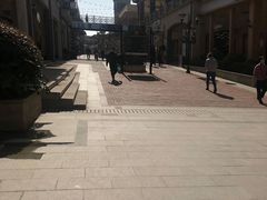 -王府井奥莱临潼小镇(临潼店)