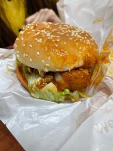 麦当劳(海淀大街店)-"今天尝试了大丸子汉堡 还有黑黑好巧三角派.