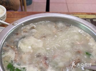 这里的菜照齐全羊蹄有嚼劲特地道美味