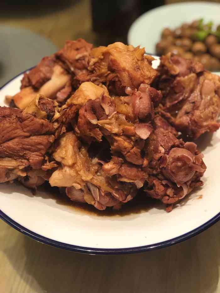 潘师傅骨头馆"他家的家常菜很有特点,首先推荐的京酱肉丝.