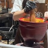 老板还给我们加了米线有鸡爪、鱼皮、鱿鱼须等