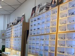 -天空之镜眼镜店蔡司依视路配镜授权零售店(望京颐堤港店)