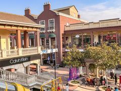 -王府井奥莱临潼小镇(临潼店)