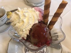 -Majestic Café