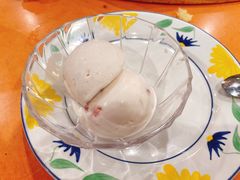 草莓冰激凌-萨莉亚意式餐厅(护国新天地店)