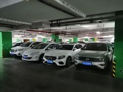 -丽丰购物中心·停车场