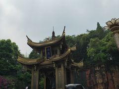 -峨眉山报国寺