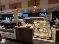 -Chom Cafe and Restaurant