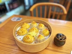 应季六月黄蟹粉小笼包双拼-苏小柳点心·手作小笼包(虹桥天地分院)