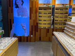 -LOOK眼镜·蔡司依视路配镜(宝山万达店)