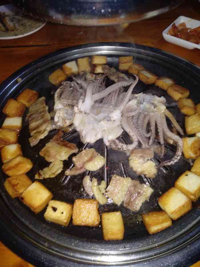 牛博士烤肉-"吃烤肉还是过瘾的,肉片在烤炉上发出滋滋的.