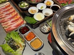 -围炉肉舍•炭烤活鳗•丹东海鲜烤肉(步行街店)