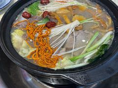 山菌牛肉汤锅-九寨特色牦牛肉汤锅 羊肉汤锅