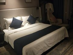 -红方格精致酒店(泸州金融中心万象汇店)