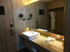 -西安大雁塔科技大学地铁站亚朵酒店