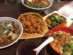 -爆炸头阿姨小四川正宗川味小吃(无任何分店)