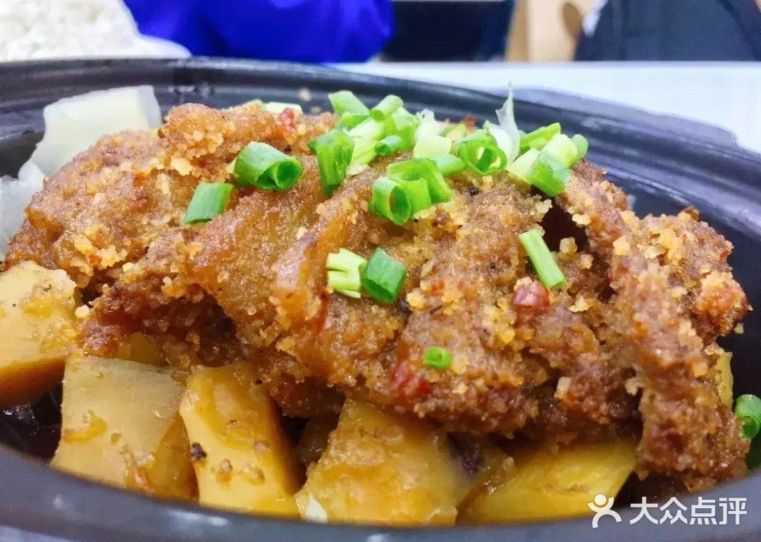 除了汲取精神食粮， 吃饱吃好也很重要啦~
