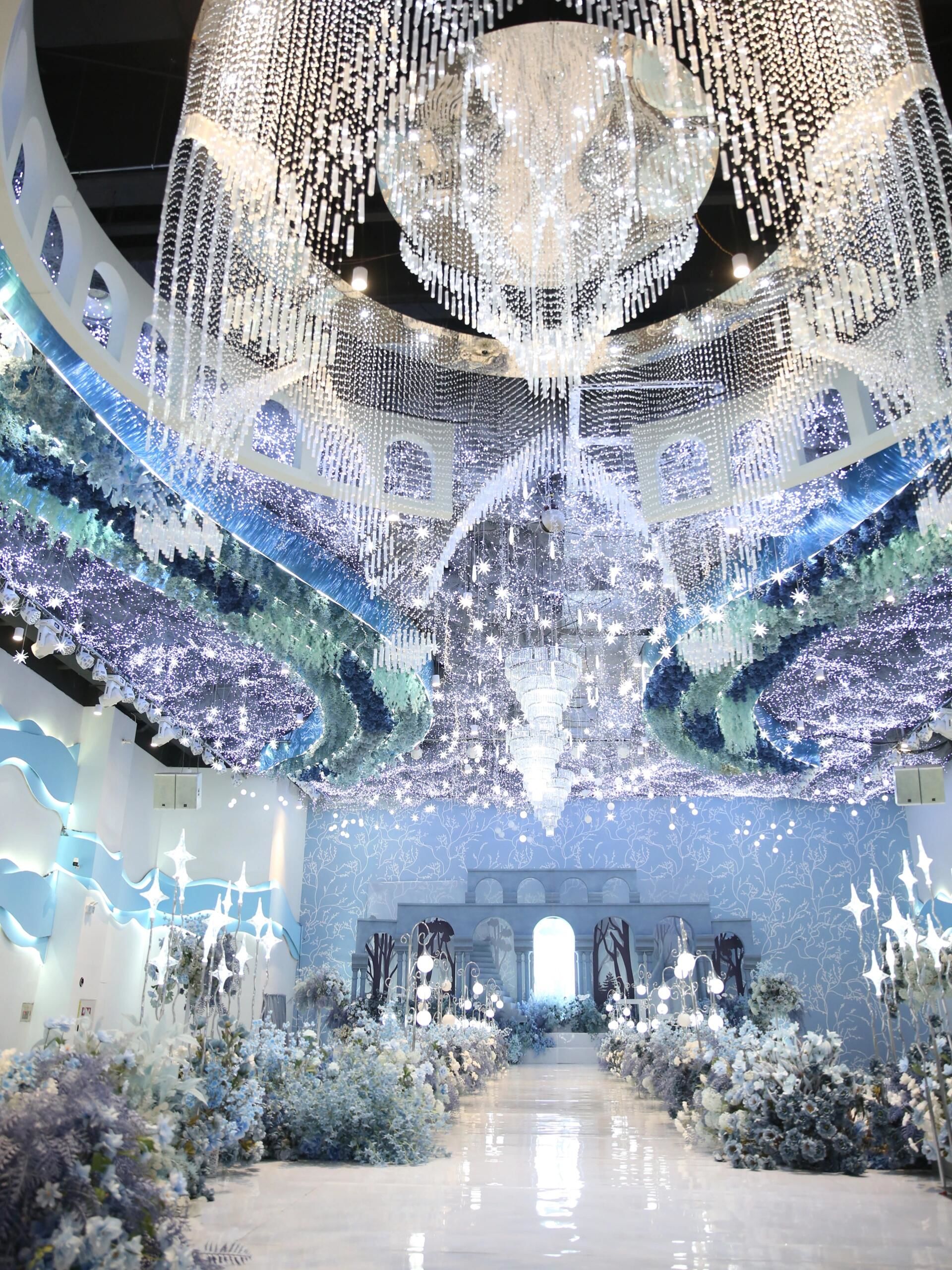 好看住了!上海浪漫蓝色婚礼堂,层高10米