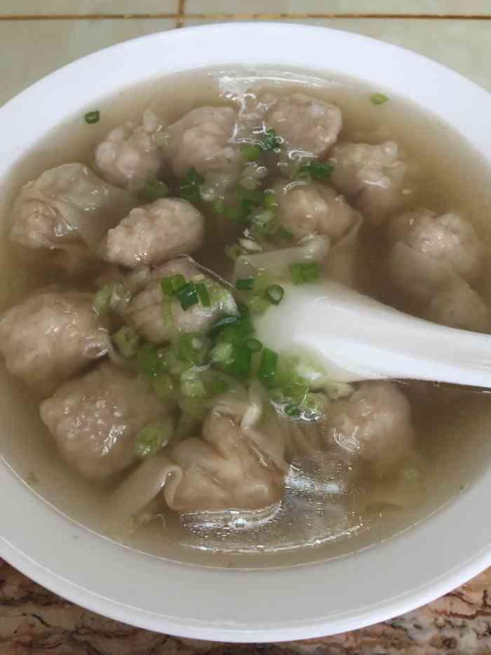 得道正果云吞-"周围街坊四邻都会来帮衬的一家云吞铺,汤熬.