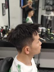 -15C7 男士理发馆 烫染专业店