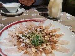 薄切鲜鱼片-穹六人间 people 6(岳阳路店)