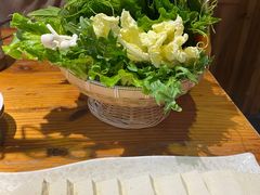 -野山舂·贵州现舂酸汤火锅(鸿通城店)