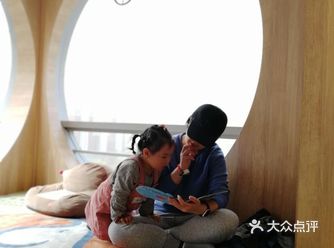 去年办了借阅年卡送了两次绘本馆的体验