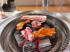 -围炉肉舍•炭烤活鳗•丹东海鲜烤肉(步行街店)