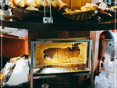 面包甜点陈列柜-青城山六善酒店·紫氣園中餐厅