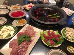 -茅草房·河畔园林火锅